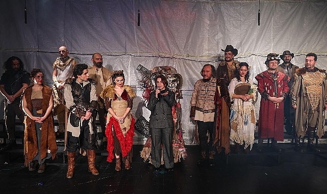 Maltepe Belediye Tiyatrosu’nun 17. yılına 'Hamlet'li kutlama