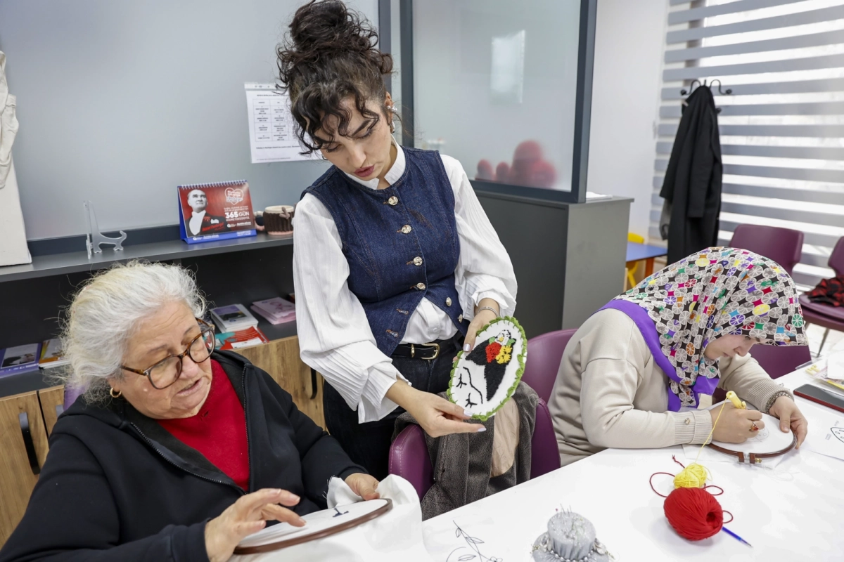Antalya’da kadınlar el sanatlarını yaşatıyor
