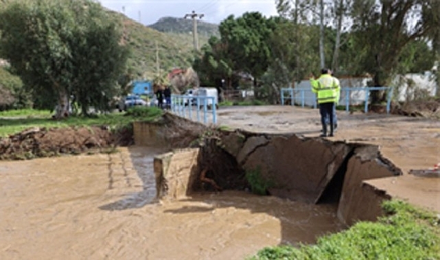 İzmir Büyükşehir Belediyesi’nin yağış seferberliği sürüyor