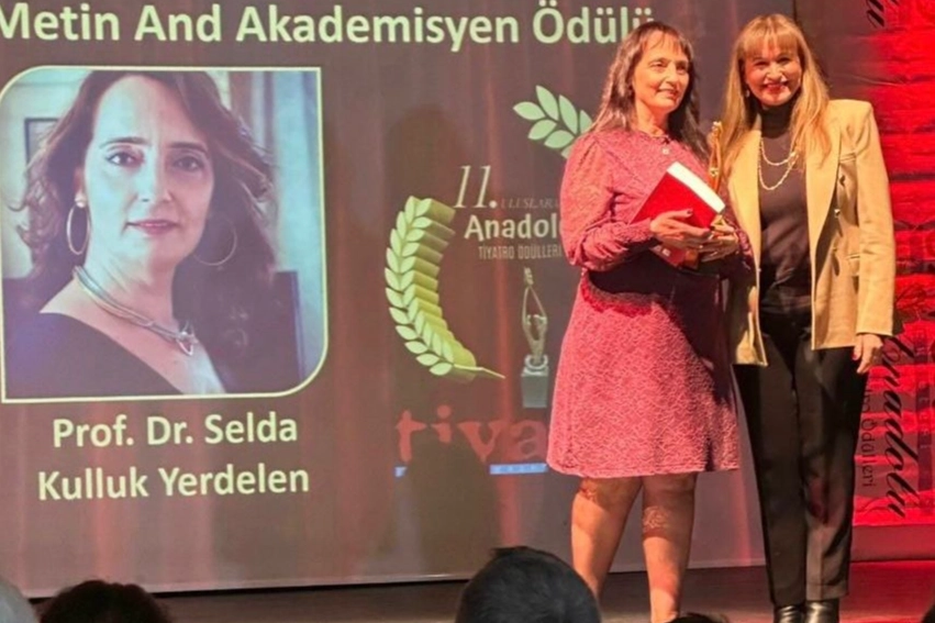 DEÜ’lü akademisyene sahne tasarımı ödülüne layık görüldü