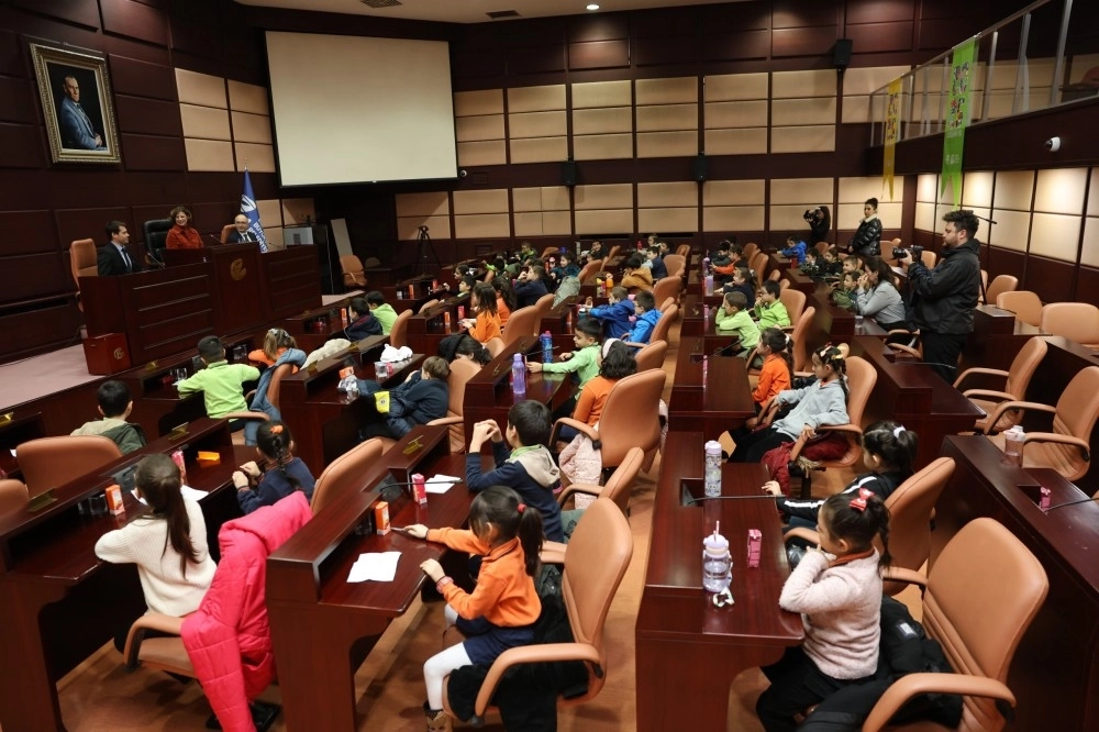 Eskişehirli minik öğrencilerden Başkan Ünlüce’ye anlamlı ziyaret