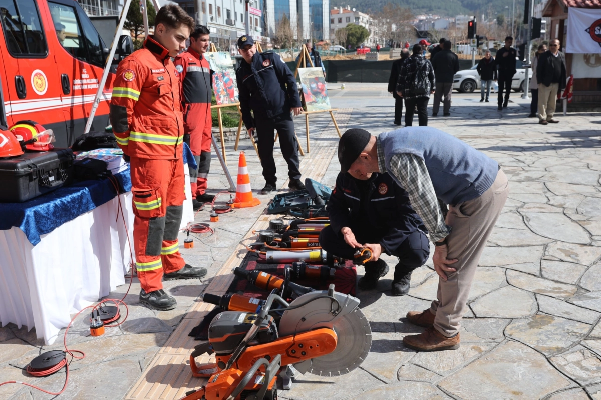 Muğla Menteşe Meydanı'ndan afet mesajı verdi