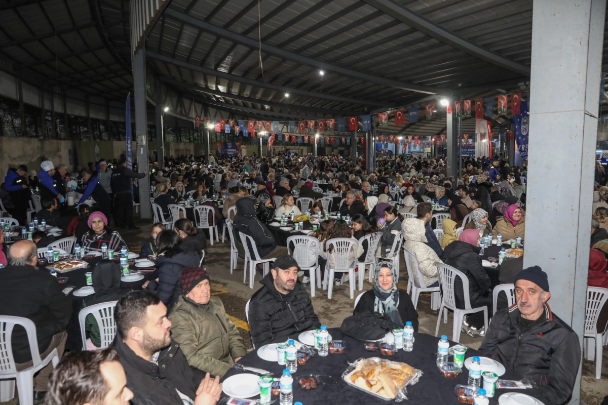 Ramazan sofrası Bursa’da binlerce kişiyi bir araya getirdi