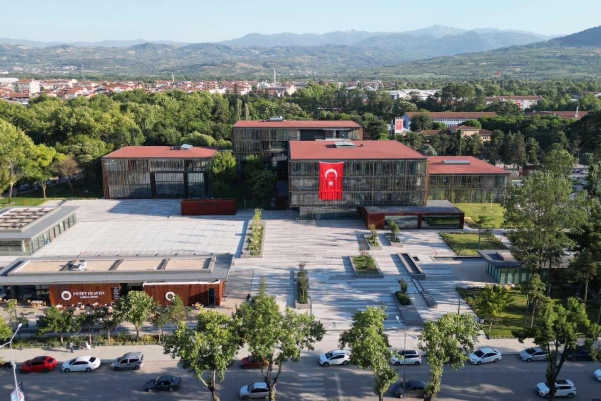 Bursa İnegöl Belediyesi bayrama hazır