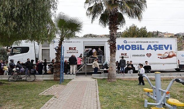 Antalya Büyükşehir Belediyesi’nin Ramazan etkinlikleri yoğun ilgi gördü