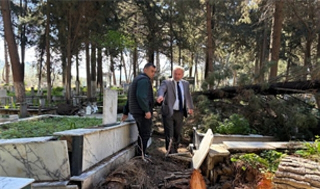 Fırtınadan etkilenen mezarlıklara hızlı müdahale