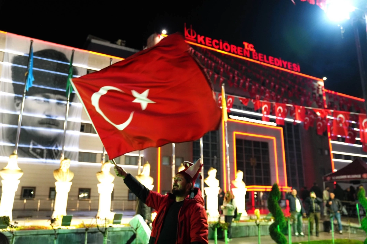 Keçiören’de Milli Maç Coşkusu Meydanı Doldurdu