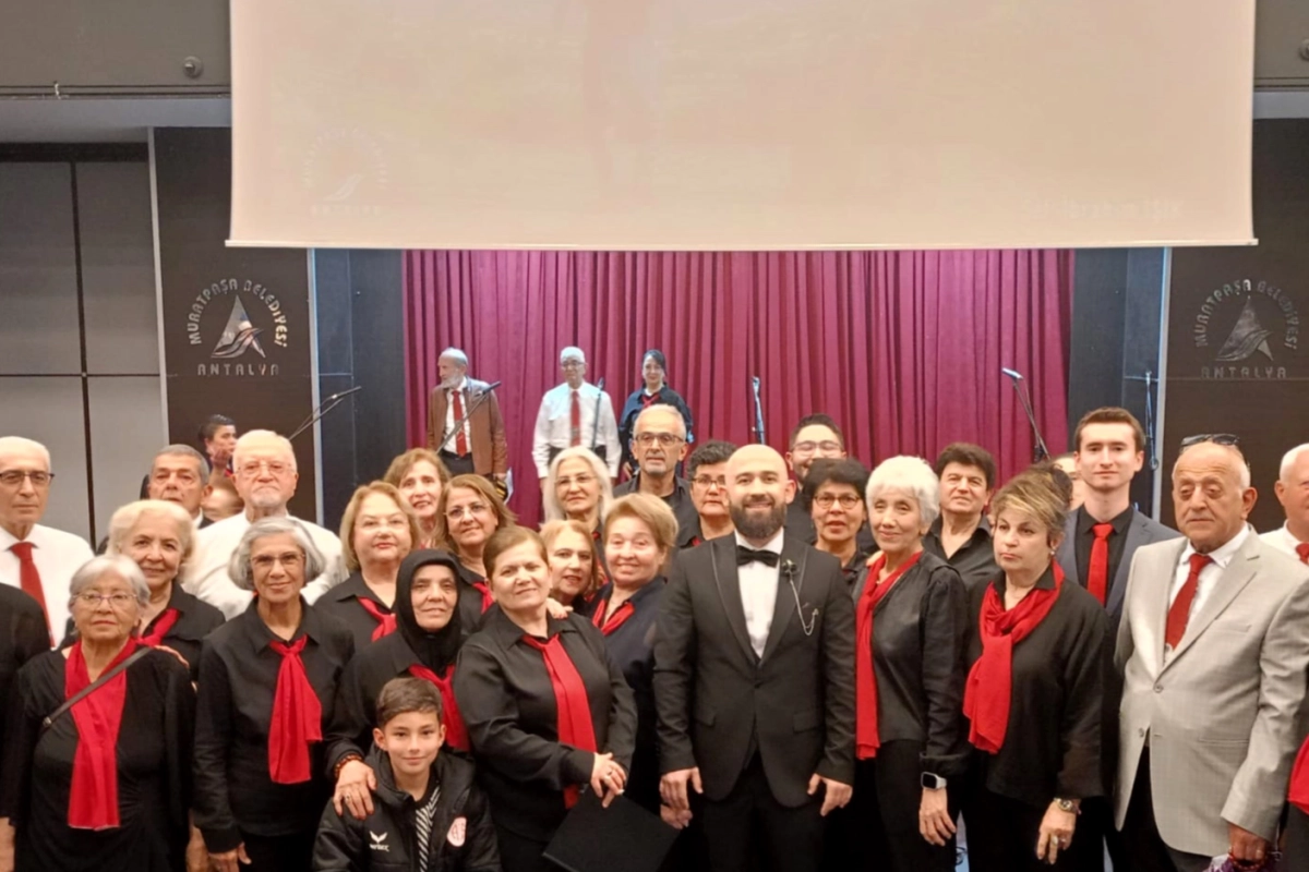 Muratpaşa’da Yaşlı Evleri Üyelerinden Türkü Şöleni