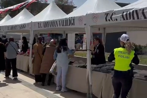 Adıyaman’da Polis Eşleri Derneği kermesine yoğun ilgi
