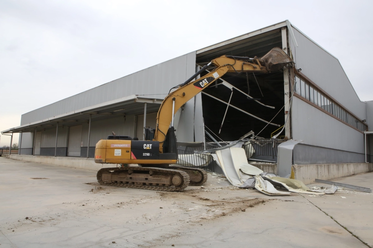 Nilüfer’de Kaçak Depo Yıkımı Gerçekleştirildi