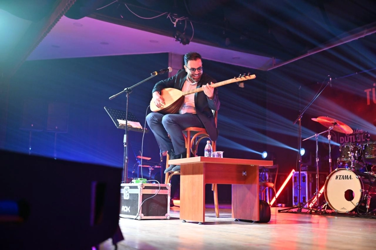 Manisa’da İsmail Altunsaray ile türkü dolu gece