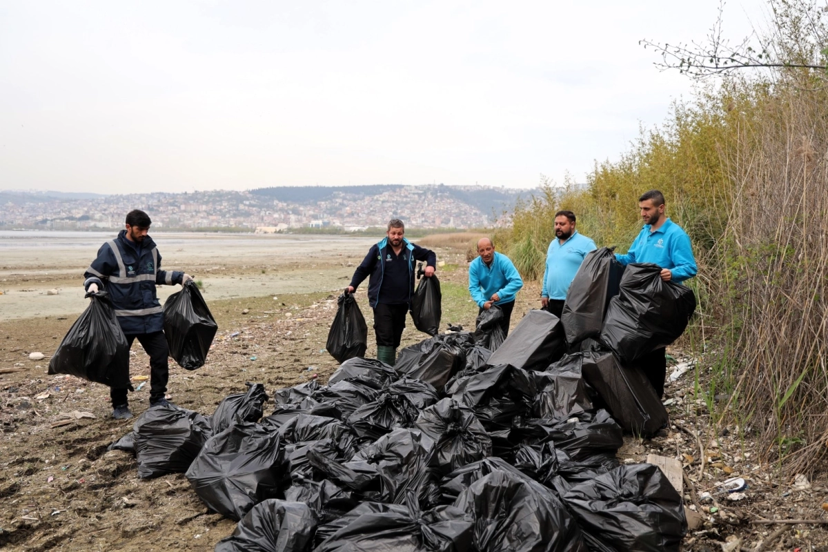 Kocaeli Sahilinde 50 Çöp Torbası Atık Temizlendi