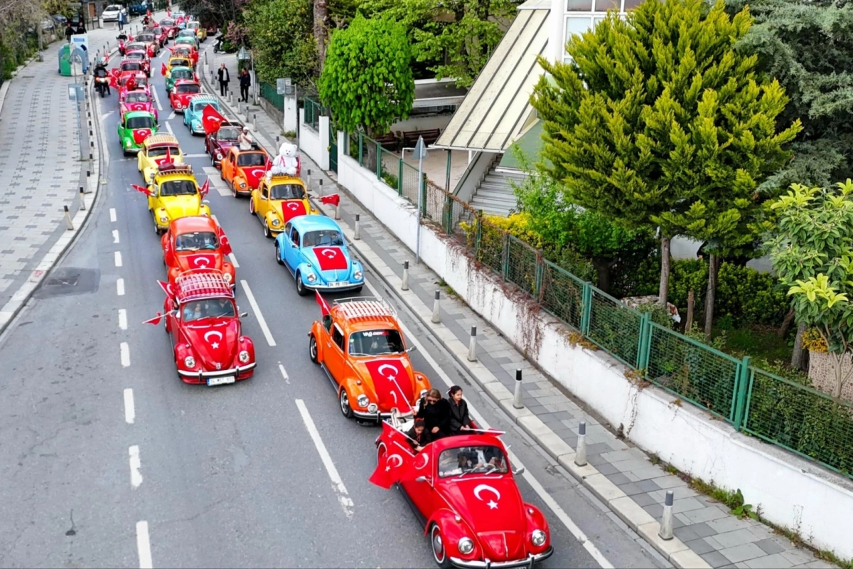 Bakırköy’de 23 Nisan Coşkusu Vosvos Kortejiyle Taçlandı