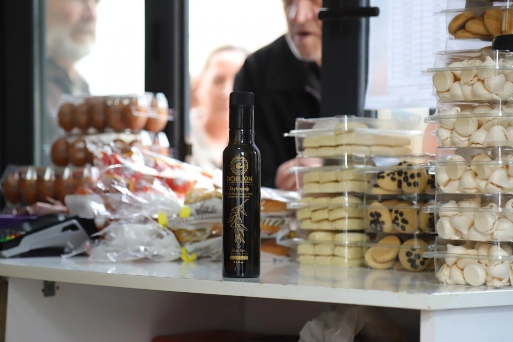 Dorlion zeytinyağı Halk Et Market ve Halk Ekmek  raflarında