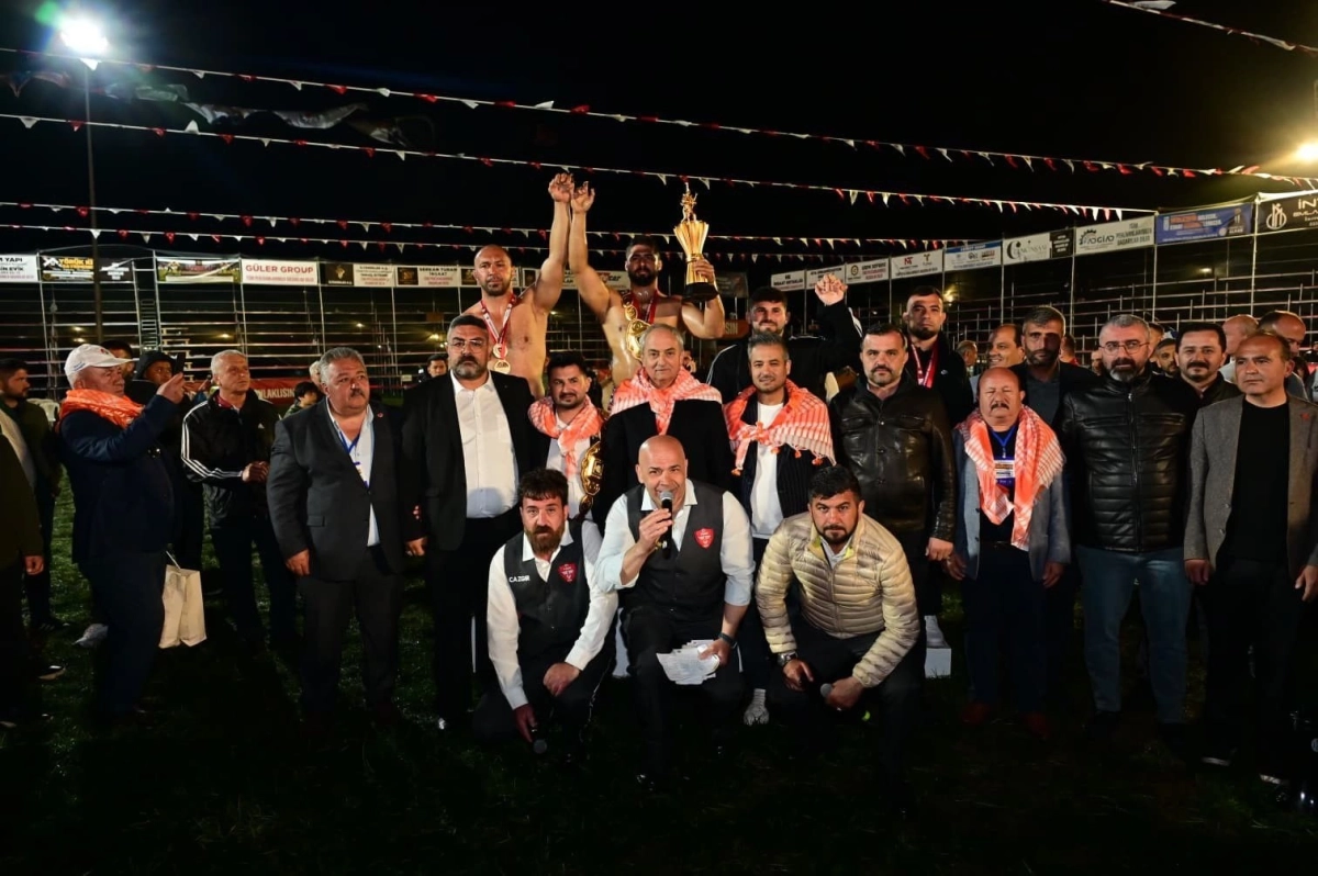 Balıkesirli güreşçi Enes Doğan Kepez’de tarih yazdı