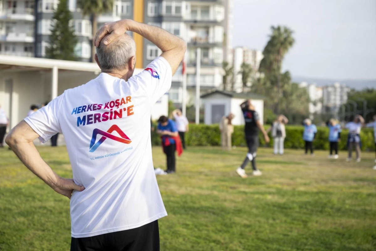 Mersin’de Sahilde Sabah Sporu Geleneği Sürüyor