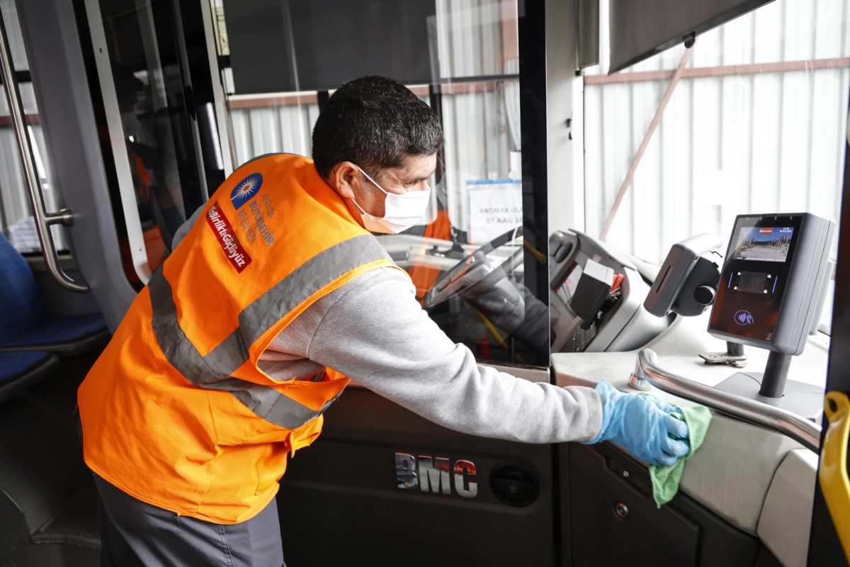 Antalya'da Toplu Taşıma Araçları Hijyen İçin Yeniden Hazırlanıyor