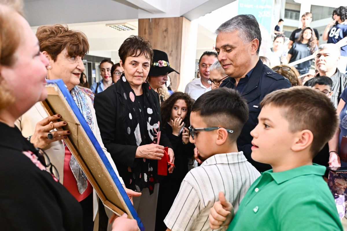 Ümit Uysal “Geleceğin Renkleri” Sergisinin Açılışını Yaptı
