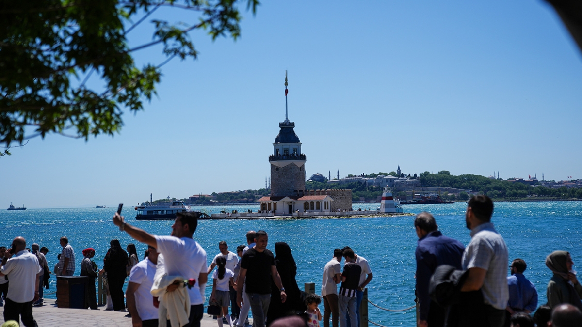 İstanbullular dışarı çıkarken dikkat! Gölgede bile sıcaklık 32 dereceyi bulacak