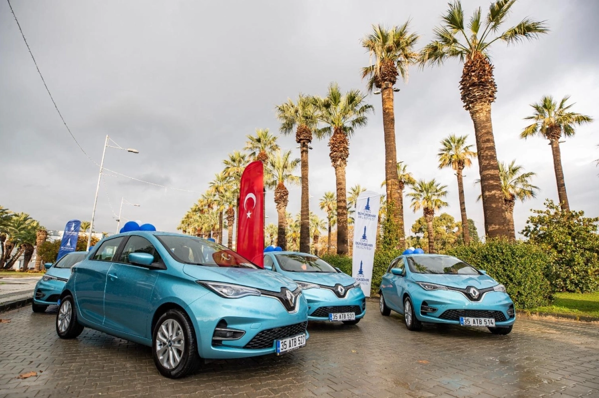 İzmir’den Çevreci Ulaşım Hamlesi: Elektrikli Araçlarla Milyonluk Tasarruf