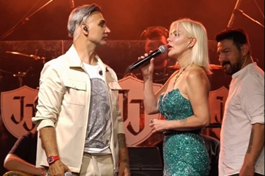 Ömür Gedik ve Doğuş’tan Unutulmaz Sahne Performansı