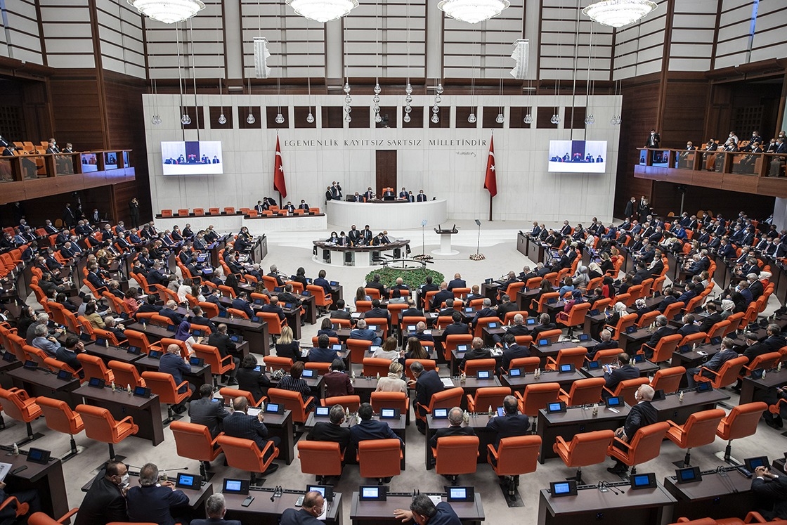 Öğrenci affı ve yükseköğretime ilişkin kanun teklifi TBMM'de kabul edildi