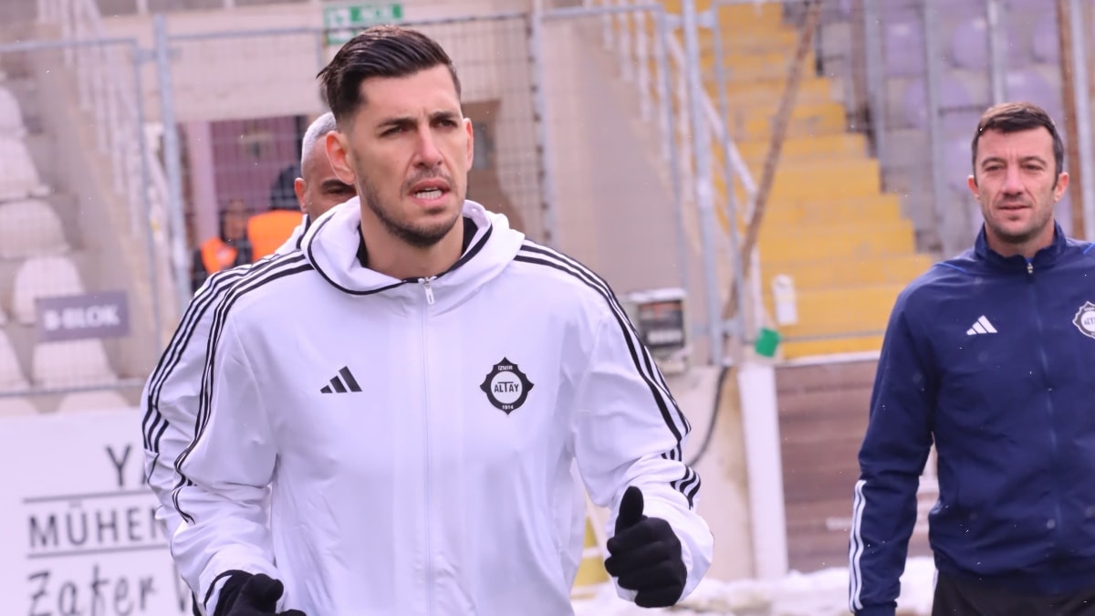 Ceyhun Gülselam, futbol kariyerini sonlandırdı