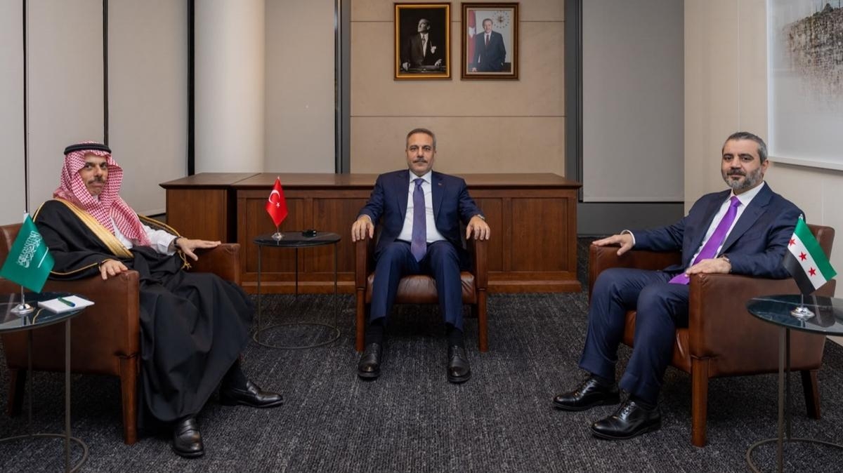 Bakan Fidan, Suriyeli ve Suudi mevkidaşıyla üçlü toplantıya ev sahipliği yaptı