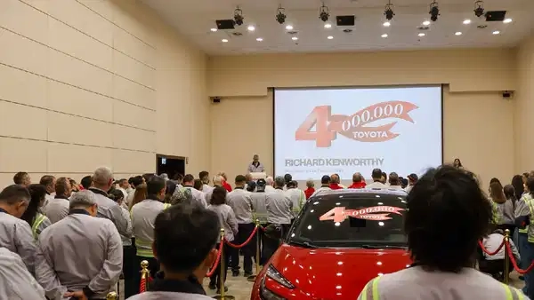 Toyota Türkiye 4 milyonuncu aracını banttan indirdi
