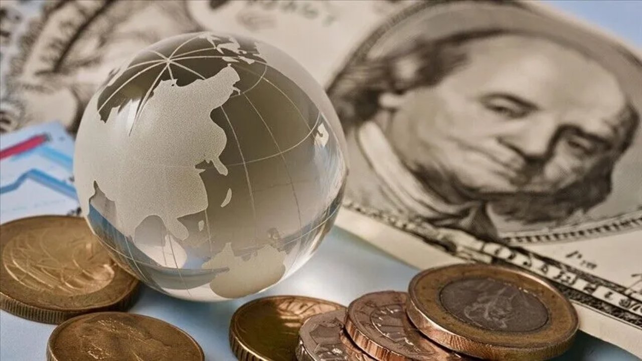 Fitch Ratings'ten dikkat çeken rapor! Küresel ekonomi 2026'da yüzde kaç büyüyecek?