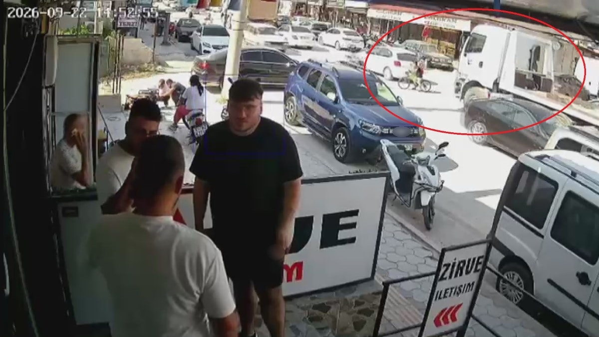 Hafriyat kamyonunun kör noktasında kalan bisikletli çocuk ölümden döndü