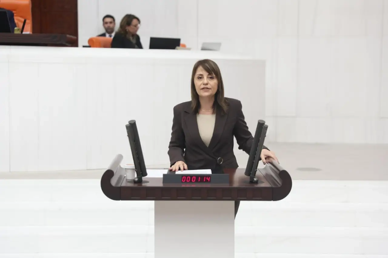 DEM Partili Konukçu, öğretmenlerin kontenjan sorununu Meclis gündemine taşıdı