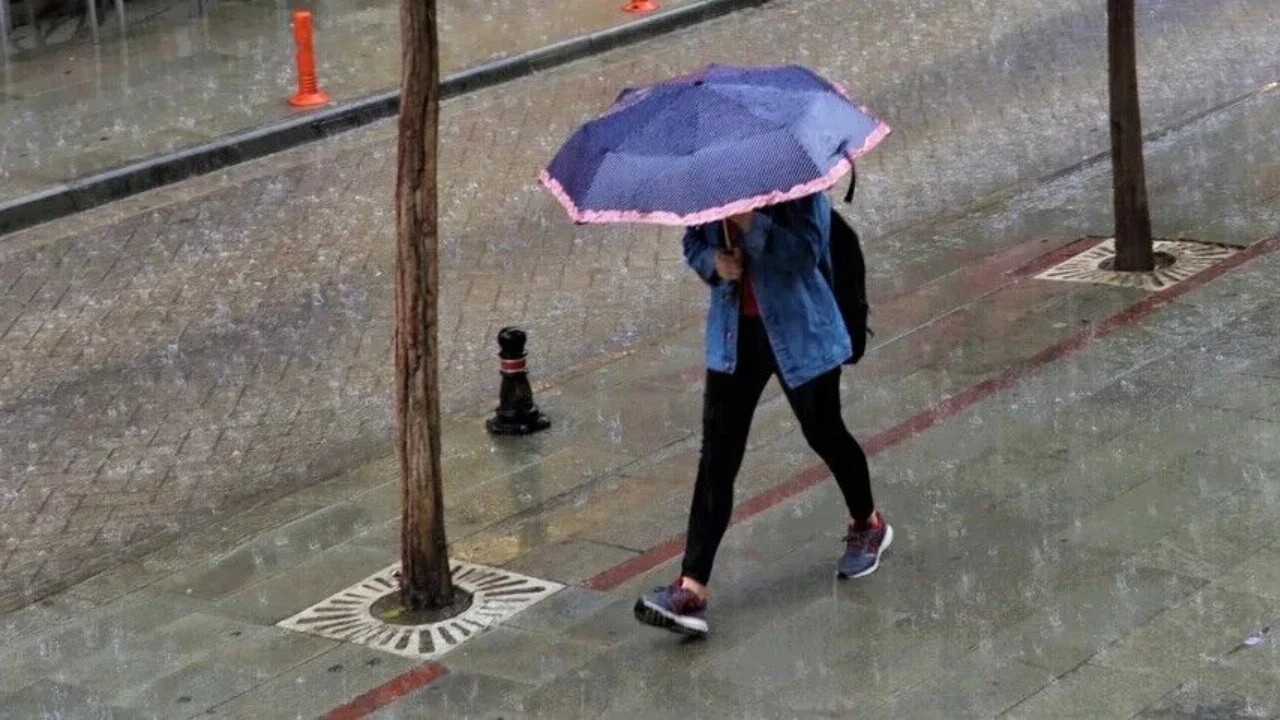 Meteoroloji'den hafta sonu için sağanak alarmı: Yağış birçok bölgede etkili olacak