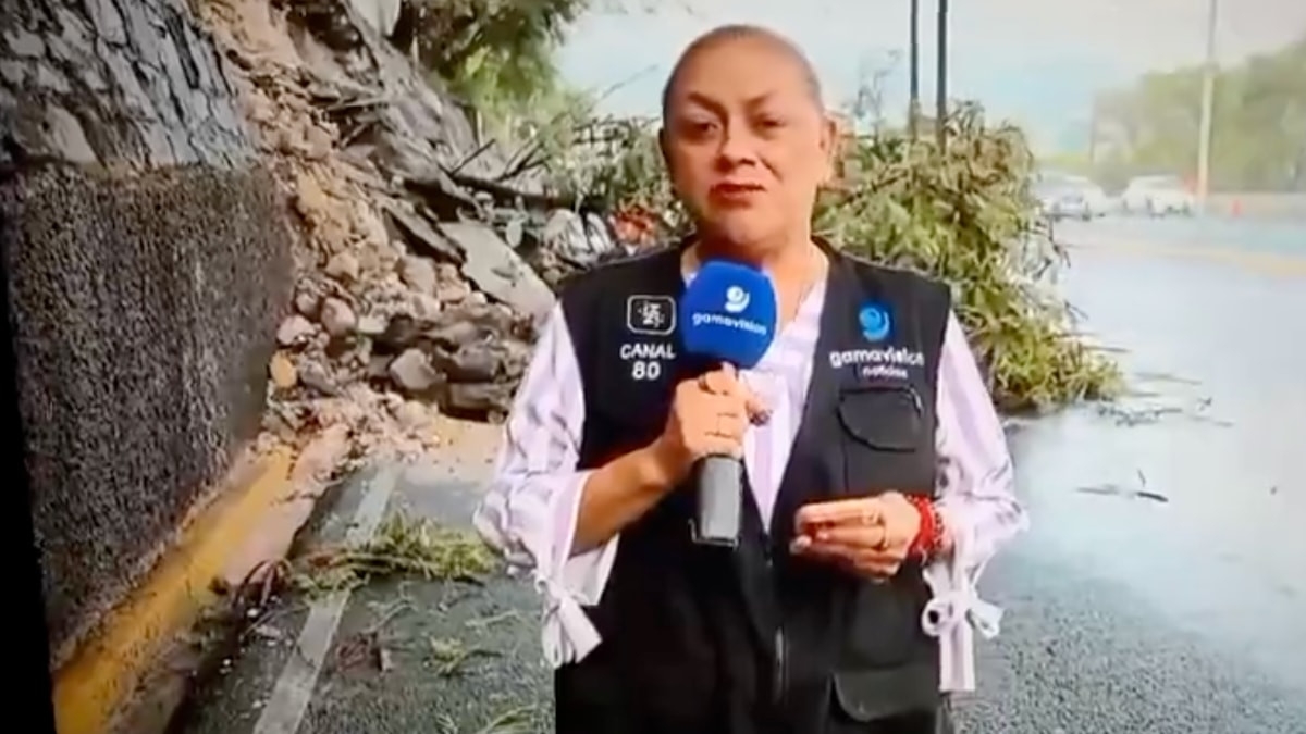 Meksika'da canlı yayında kaza: Haber ekibine araba çarptı