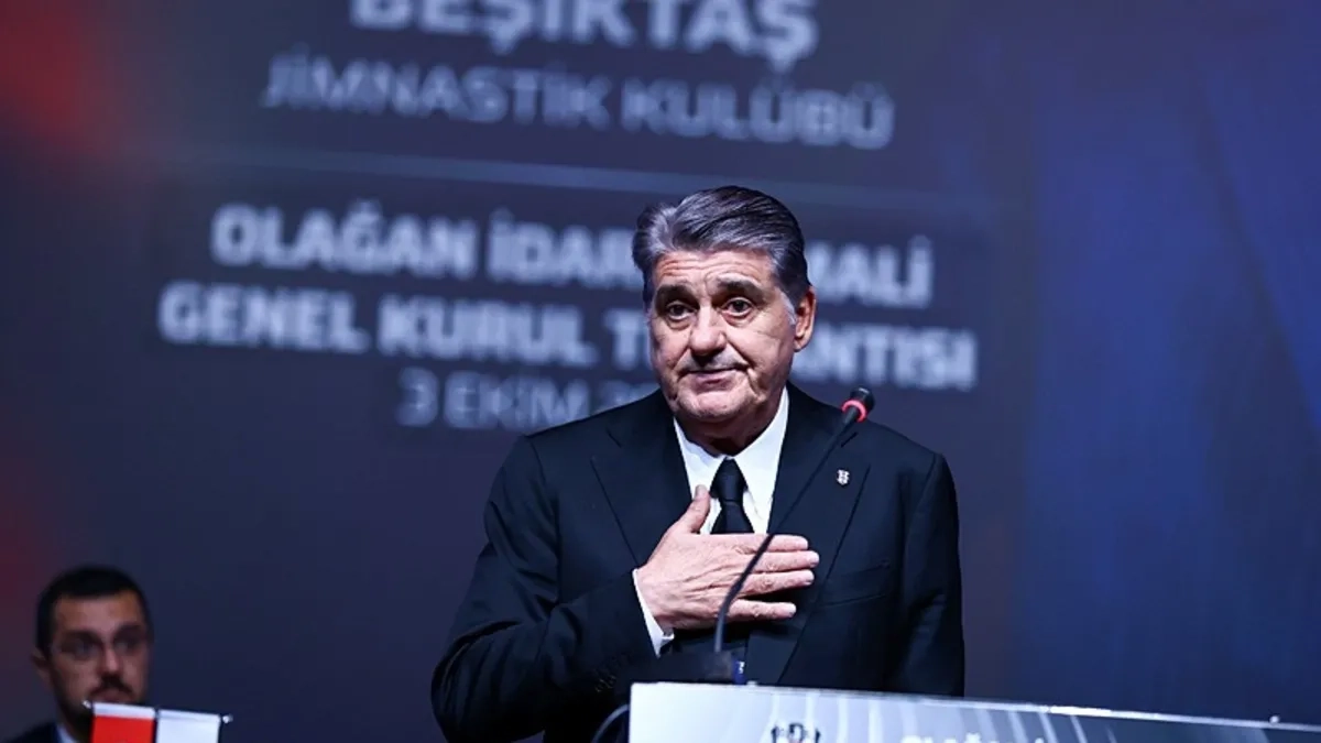 Beşiktaş'ta Serdal Adalı ve yönetimi ibra edildi!