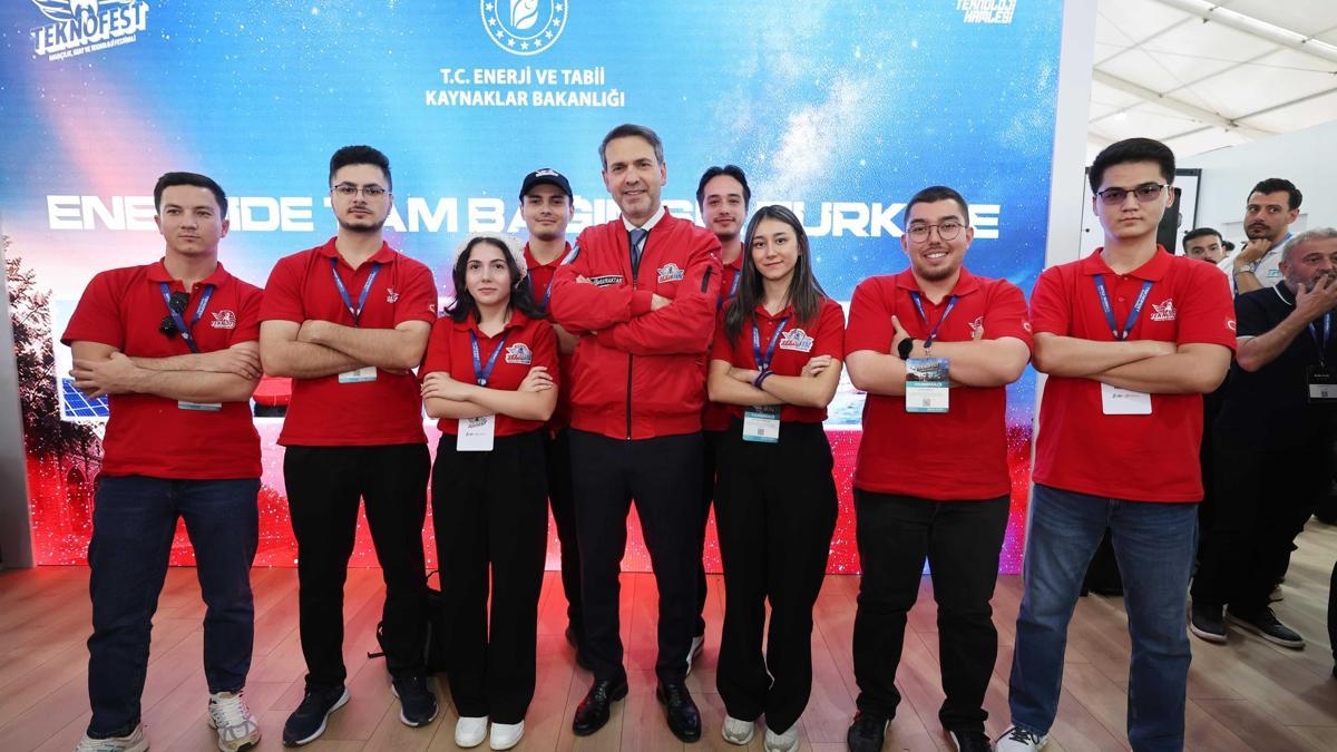 Bakan Bayraktar, TEKNOFEST Güneydoğu’da gençlere seslendi: Türkiye, sizlerle beraber enerjide bağımsız bir ülke olacak