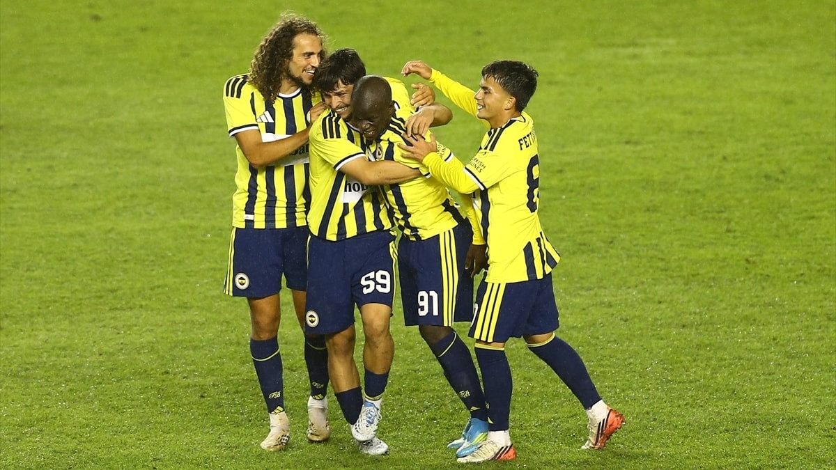 Fenerbahçe, Azerbaycan’da Turan Tovuz’u 2-0 mağlup etti