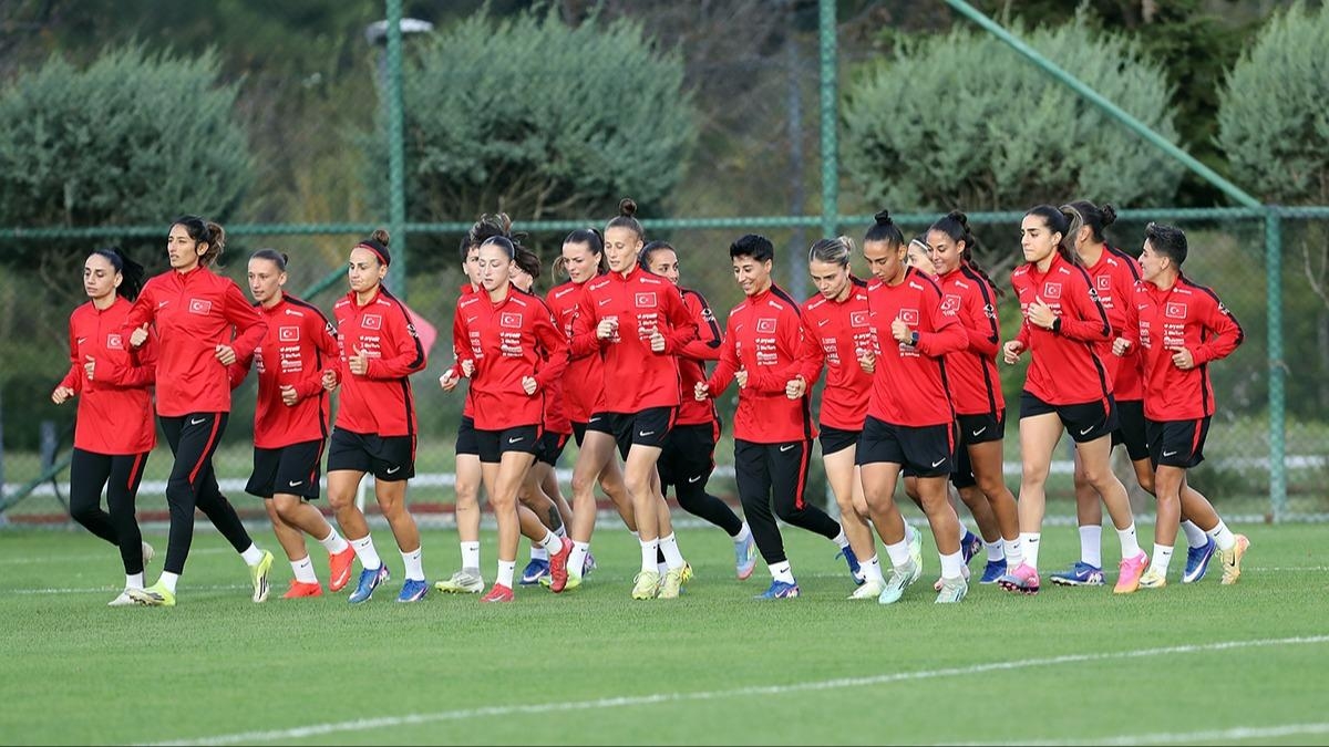 A Milli Kadın Futbol Takımı, Slovenya maçı mesaisine devam etti