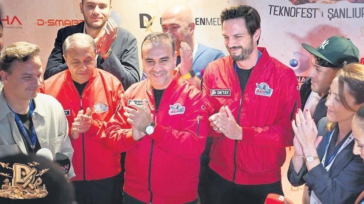 Bakan Kacır ve varank, Demirören Medya standını ziyaret etti: ‘Gençlerimizi teknoloji ile buluşturuyoruz’