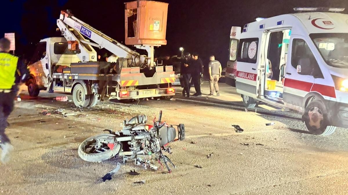 Bursa'da kamyonetle çarpışan motosikletteki 1 kişi öldü, 1 kişi yaralandı