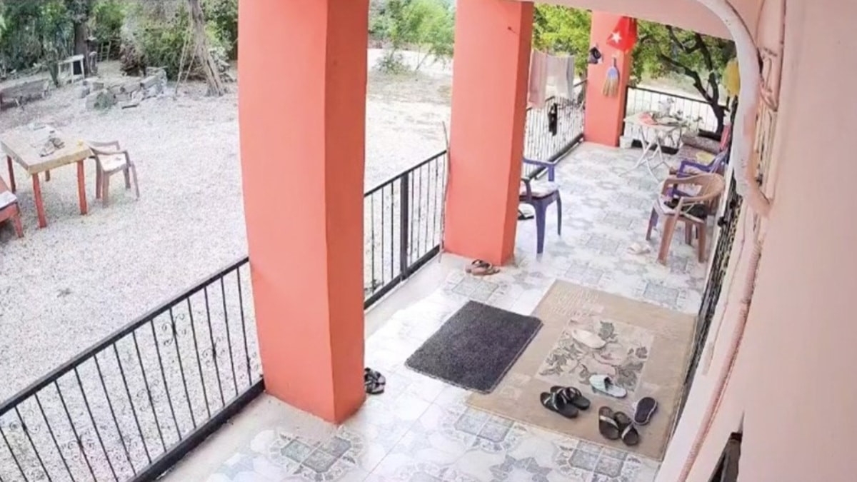 Osmaniye'de 5.2’lik deprem güvenlik kamerasına yansıdı