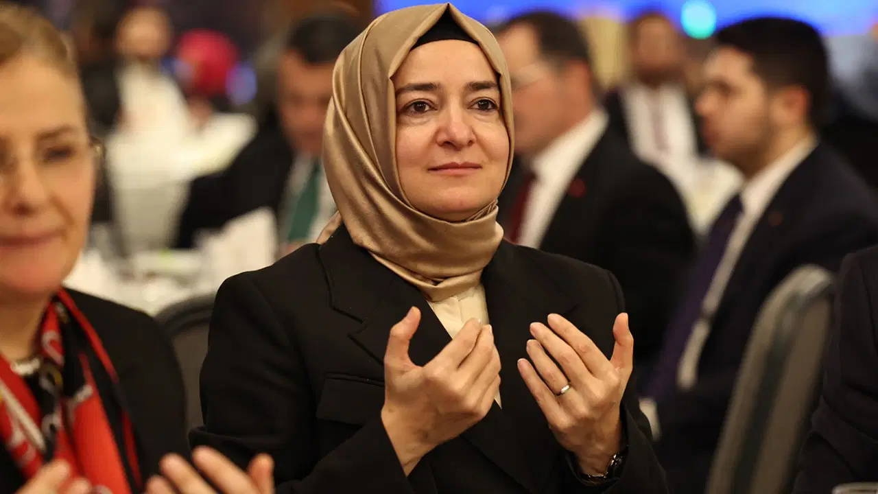 'Fon vurgunu'yla gündem olmuştu: Fatma Betül Sayan Kaya'nın siyaseti de hekimliği de yarım kaldı