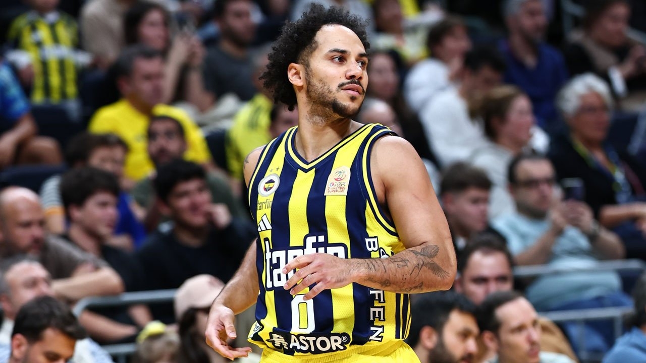 Larkin sahne aldı, Fenerbahçe siftah yaptı