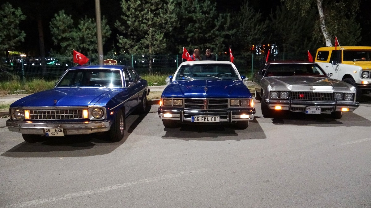 Erzurum'da klasik otomobil rüzgarı esti