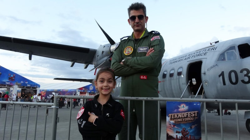 TEKNOFEST Şanlıurfa’da 6 yaşındaki Meryem kokpite oturdu