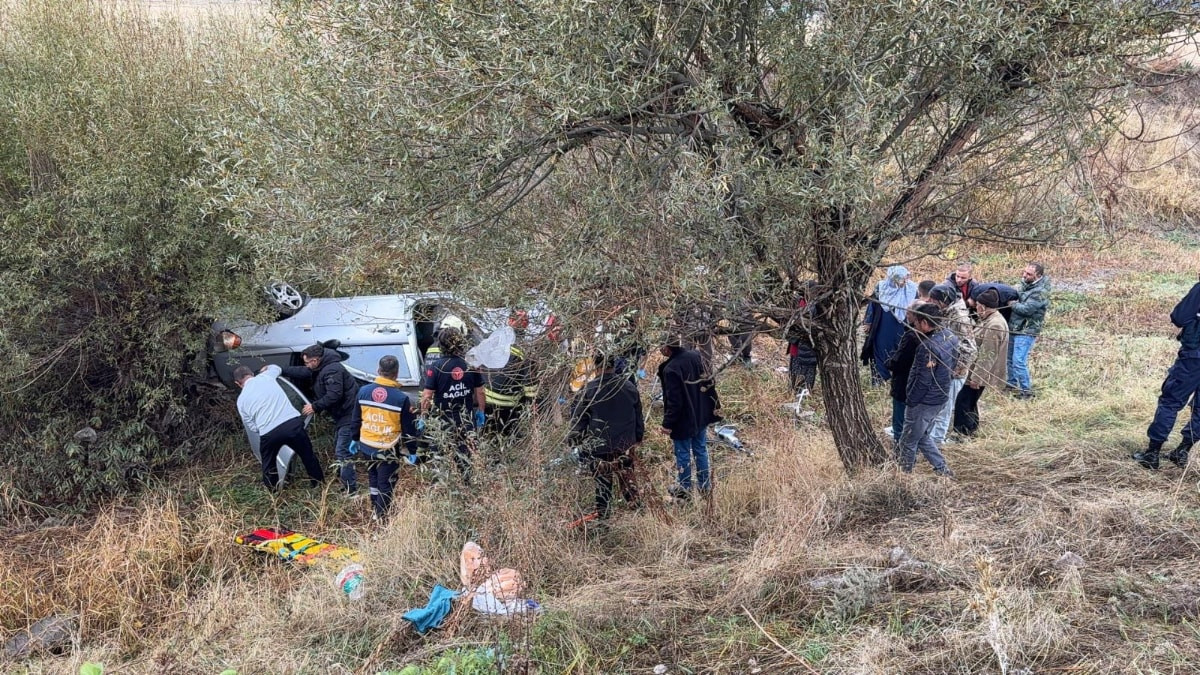 Konya'da otomobil şarampole yuvarlandı