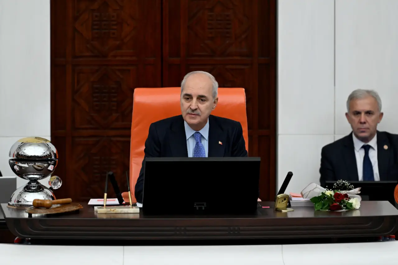 TBMM, Numan Kurtulmuş'un 'yeni anayasa' çağrısıyla açıldı: 'Ertelenemez bir sorumluluktur'