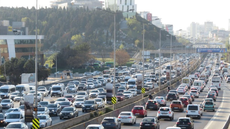 İstanbul'un trafik açmazı: Bir yılda 12 gün boşa gidiyor