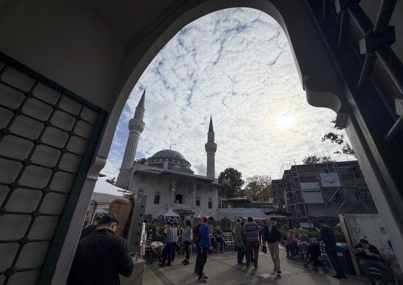Almanya'da camilerin kapıları gayrimüslim ziyaretçilere açıldı