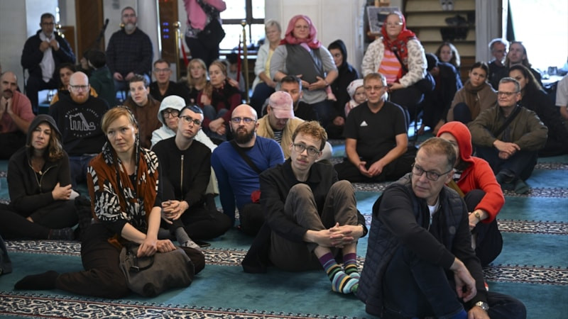 Almanya'da camilerin kapıları gayrimüslim ziyaretçilere açıldı